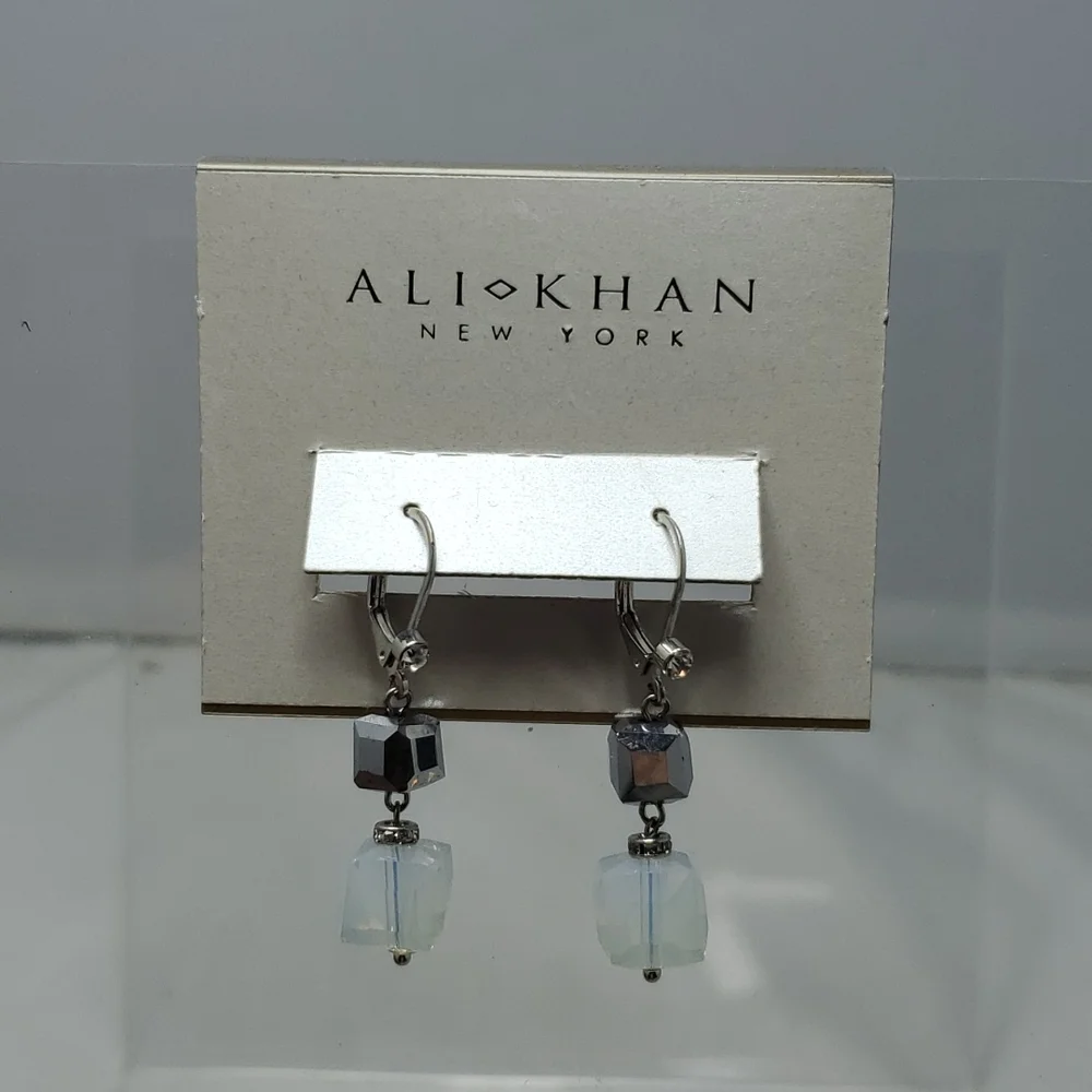 Ali khan Crystal cube French wire earrings opal silver - Picture 4 of 4